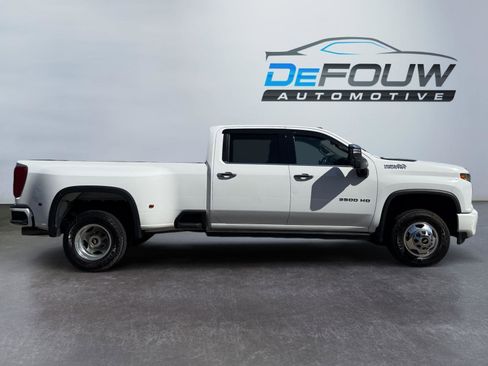 Used 2022 Chevrolet Silverado 3500 High Country w/ Safety Package II AWD/4WD image 2