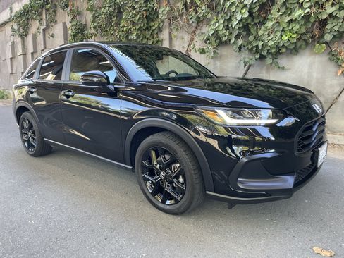 Used 2023 Honda HR-V Sport image 5
