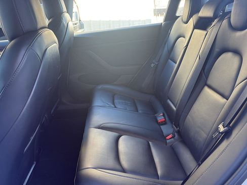 Used 2022 Tesla Model 3 Long Range image 16