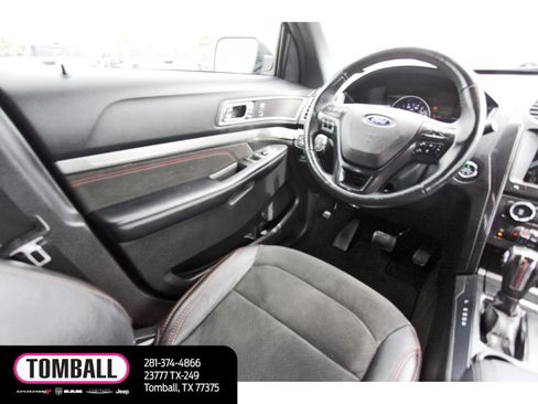 Used 2018 Ford Explorer XLT w/ Equipment Group 202A FWD image 9