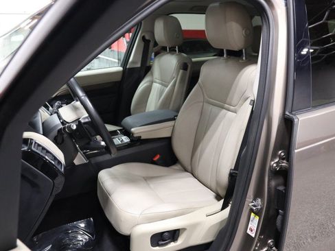 Used 2017 Land Rover Discovery HSE AWD/4WD image 36