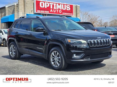 Used 2019 Jeep Cherokee Latitude Plus w/ Cold Weather Group AWD/4WD image 1