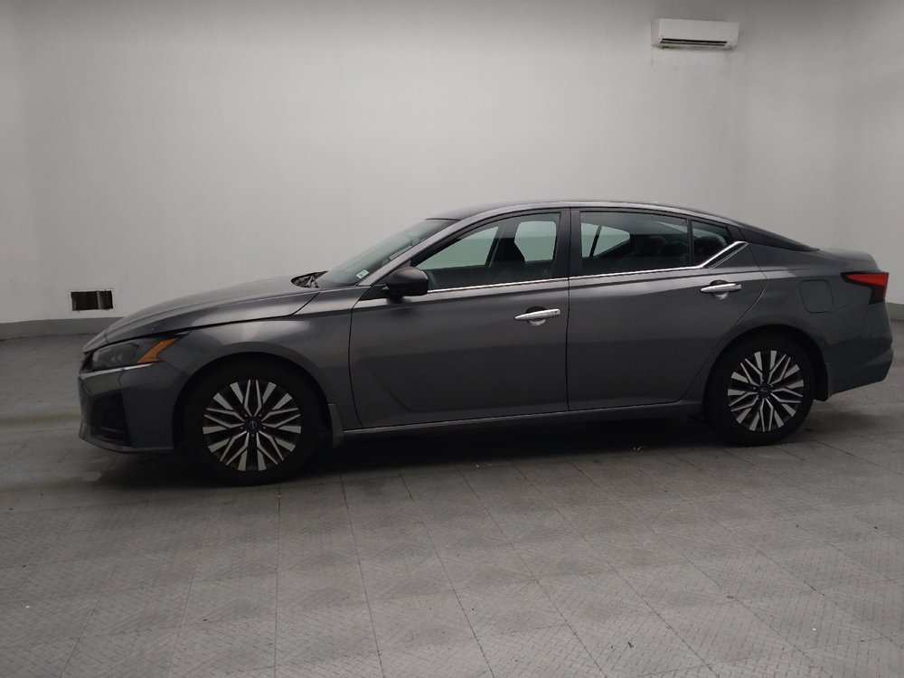 Used 2024 Nissan Altima 2.5 SV FWD image 2