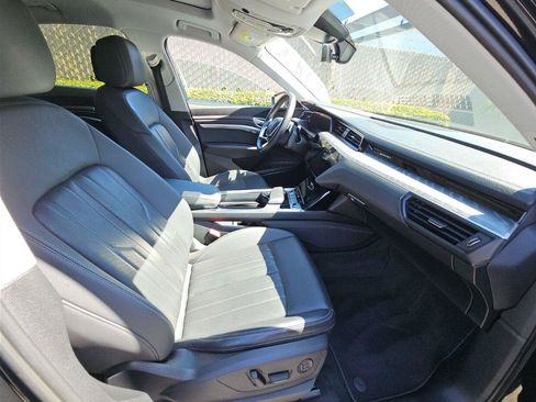 Used 2022 Audi e-tron Premium Plus w/ Premium Plus Package AWD/4WD image 10