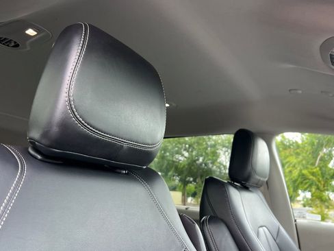 Used 2024 Chrysler Pacifica Touring-L FWD image 25