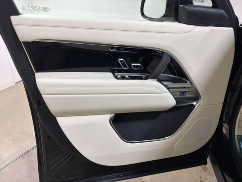 New 2026 Land Rover Range Rover Long Wheelbase SE AWD/4WD image 9