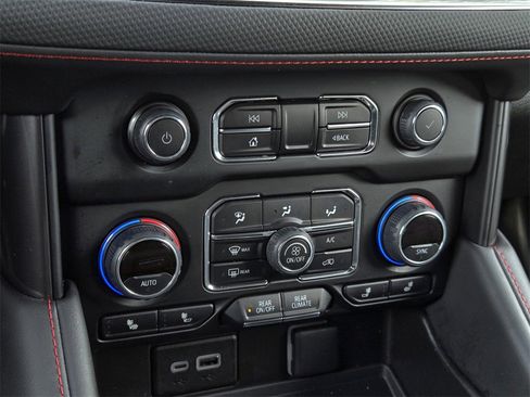 Used 2024 Chevrolet Suburban RST w/ Luxury Package image 24