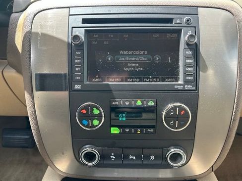 Used 2010 Chevrolet Suburban LT RWD image 29