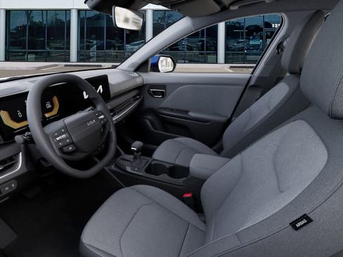 New 2025 Kia K4 LXS image 17