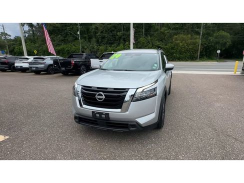 Used 2024 Nissan Pathfinder SV AWD/4WD image 7