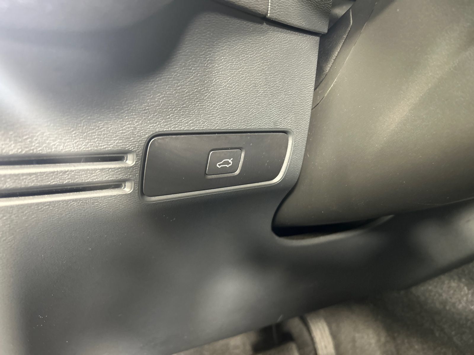 Used 2023 Volvo C40 P8 Recharge Plus AWD/4WD image 19