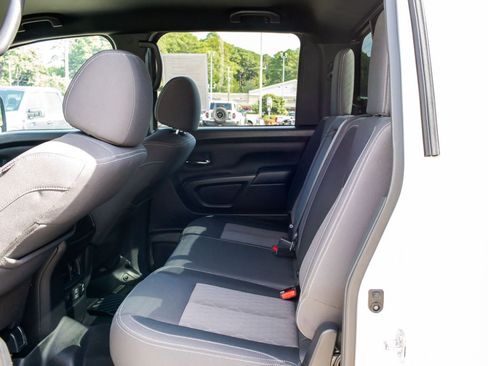 Used 2023 Nissan Titan SV w/ SV Convenience Package RWD image 16