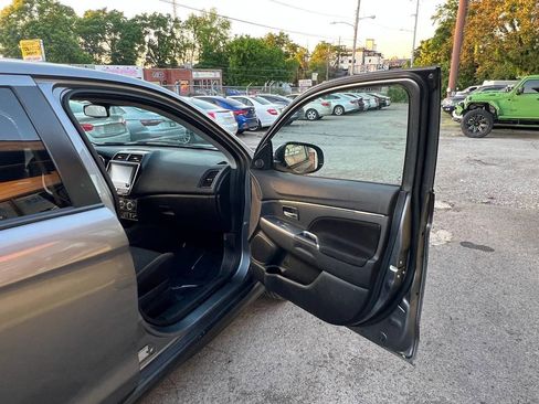 Used 2020 Mitsubishi Outlander Sport SE image 16