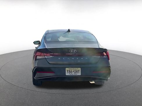 Used 2025 Hyundai Elantra SEL image 12