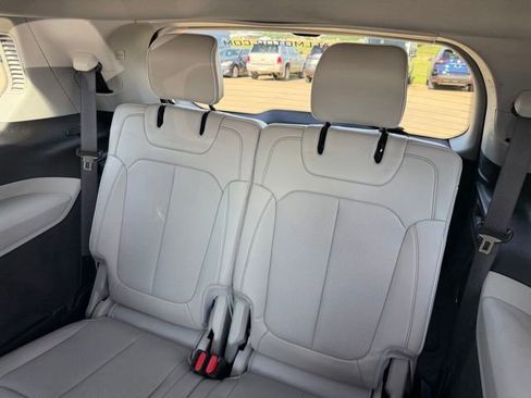 Used 2021 Jeep Grand Cherokee L Overland w/ Luxury Tech Group IV AWD/4WD image 14