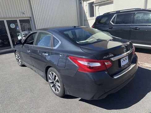 Used 2017 Nissan Altima 2.5 SV w/ Convenience Package image 5
