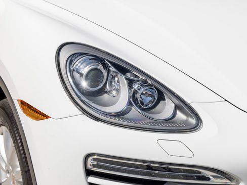Used 2013 Porsche Cayenne Diesel AWD/4WD image 15