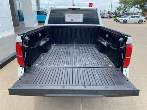 Certified 2024 Toyota Tacoma TRD Off-Road AWD/4WD image 4