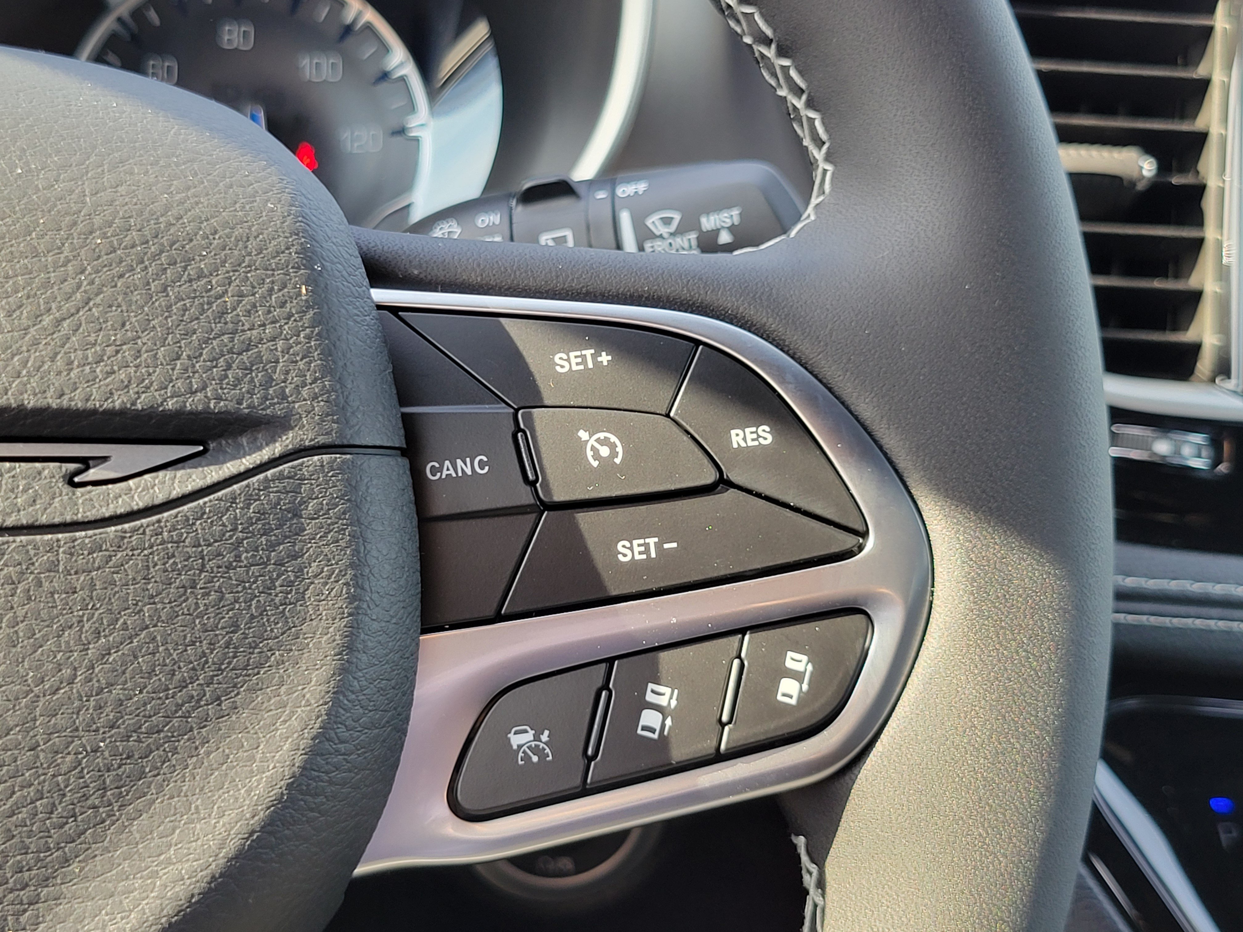New 2027 Chrysler Pacifica Select w/ Family Tech Group FWD image 14