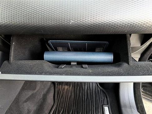 Used 2019 Land Rover Range Rover Velar S image 32