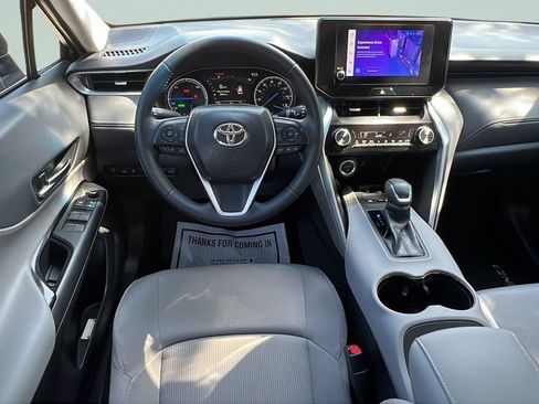 Used 2023 Toyota Venza LE AWD/4WD image 13