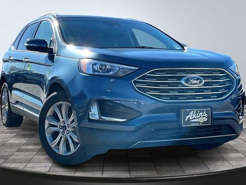 Used 2019 Ford Edge Titanium image 3