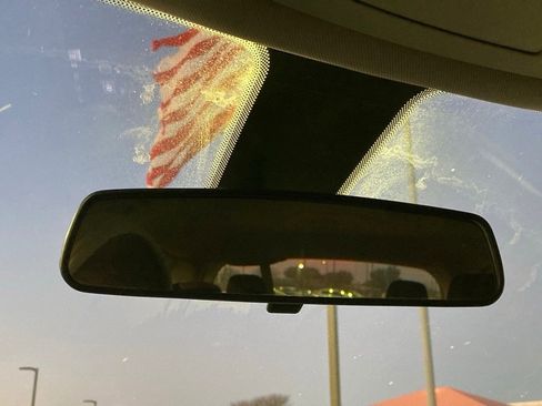 Used 2022 Chrysler Voyager LX image 26