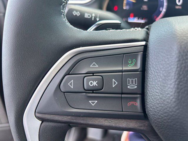 Used 2025 Jeep Grand Cherokee Limited RWD image 15