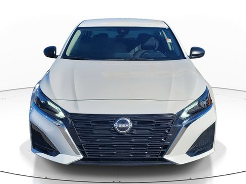 Used 2025 Nissan Altima 2.5 SV image 2