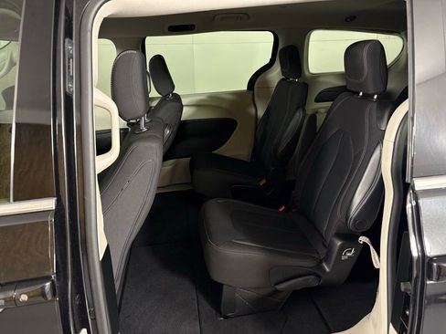 Used 2023 Chrysler Voyager LX image 38