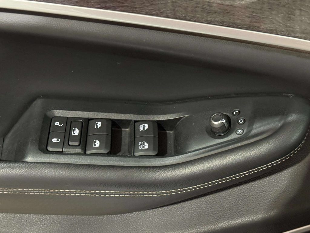 Used 2022 Jeep Grand Cherokee L Limited AWD/4WD image 19