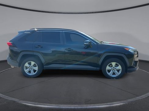 Used 2020 Toyota RAV4 XLE FWD image 9