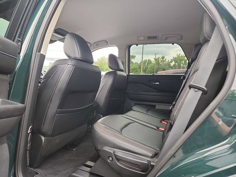 Used 2022 Nissan Pathfinder SL AWD/4WD image 10