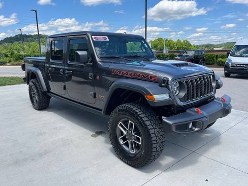 Used 2025 Jeep Gladiator Mojave AWD/4WD image 31
