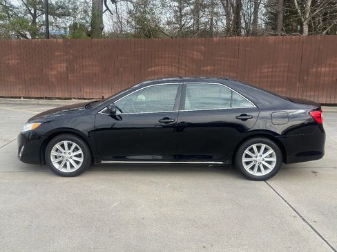 Used 2014 Toyota Camry XLE w/ Leather Package FWD image 11