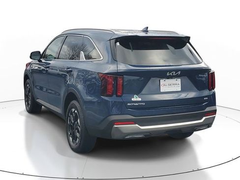 Certified 2025 Kia Sorento S AWD/4WD image 3