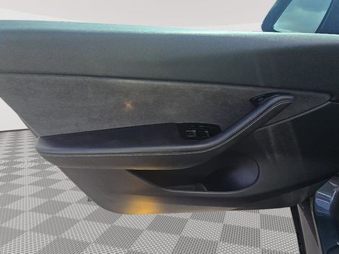 Used 2021 Tesla Model Y Long Range AWD/4WD image 11