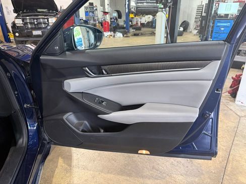 Used 2018 Honda Accord Touring image 26