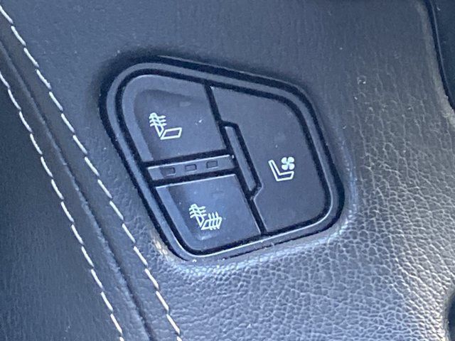 Used 2019 GMC Yukon XL SLT w/ Premium Edition AWD/4WD image 31