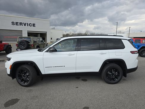 New 2025 Jeep Grand Cherokee L Altitude image 17