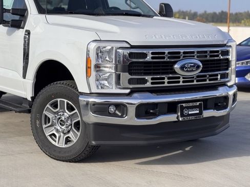 Used 2025 Ford F350 XLT w/ FX4 Off-Road Package AWD/4WD image 3