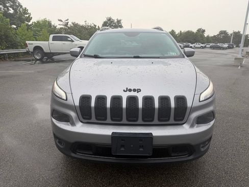 Used 2016 Jeep Cherokee Latitude w/ Cold Weather Group AWD/4WD image 8