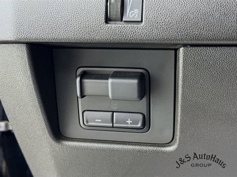 Used 2024 GMC Canyon Denali image 10