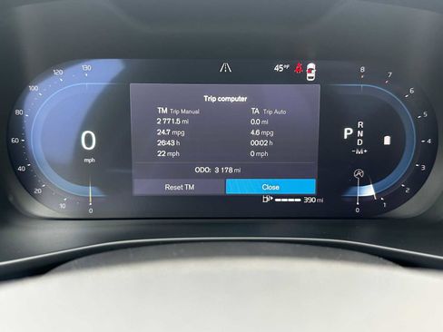 Used 2025 Volvo XC40 B5 Plus w/ Climate Package image 25