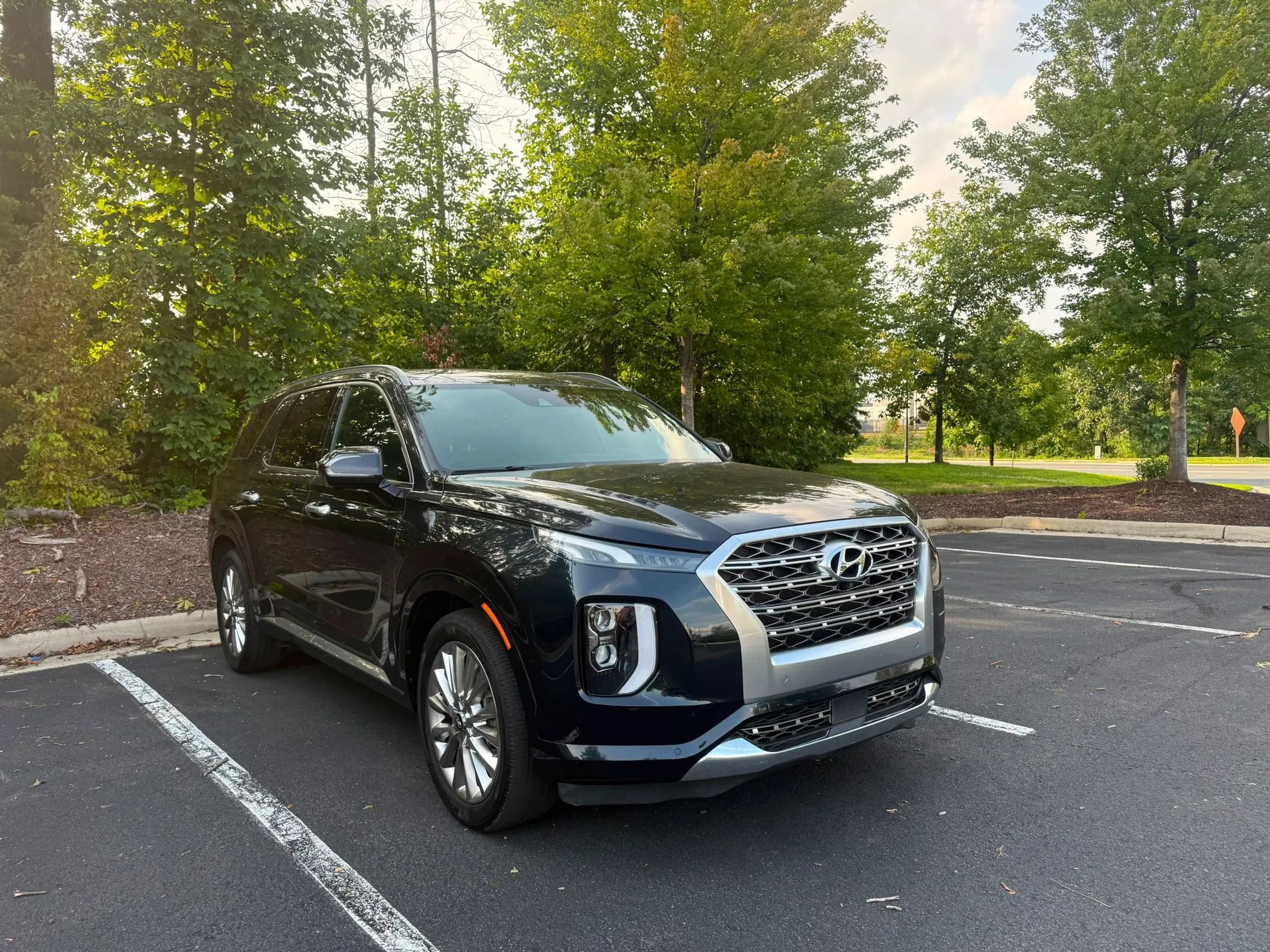 Used 2020 Hyundai Palisade Limited FWD image 2