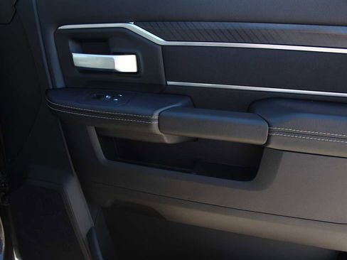 New 2025 RAM 2500 Big Horn AWD/4WD image 18