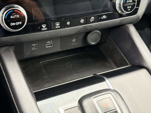 Used 2024 Mitsubishi Outlander FWD image 24