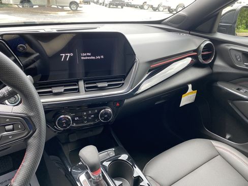 Used 2026 Chevrolet Trax RS FWD image 24