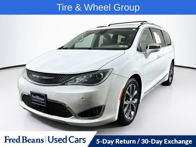 Used 2018 Chrysler Pacifica Limited w/ Tire & Wheel Group FWD image 3