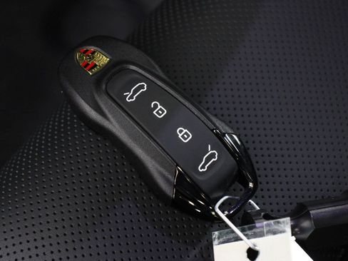 New 2026 Porsche Macan Electric RWD image 23